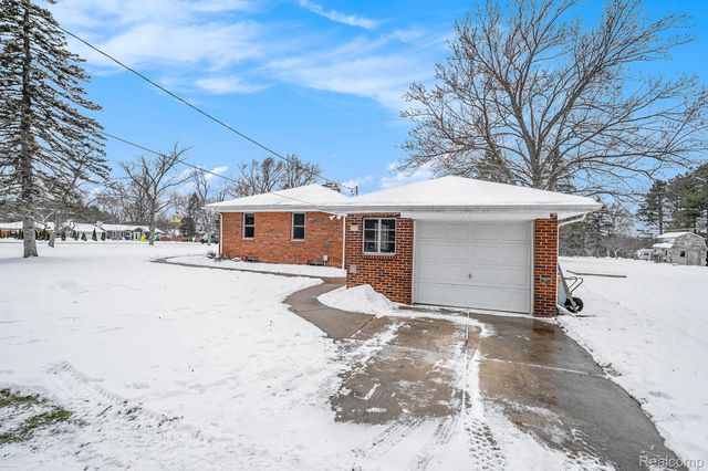 7545 Porter Road, Grand Blanc, MI 48439