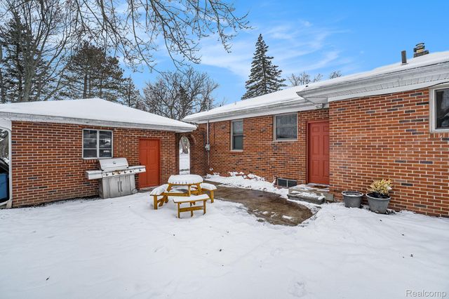 7545 Porter Road, Grand Blanc, MI 48439