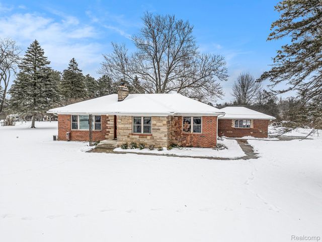7545 Porter Road, Grand Blanc, MI 48439