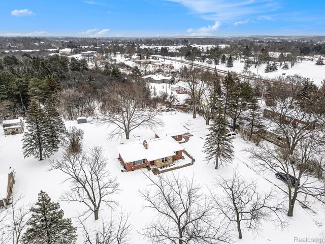 7545 Porter Road, Grand Blanc, MI 48439