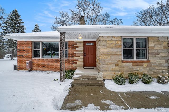 7545 Porter Road, Grand Blanc, MI 48439