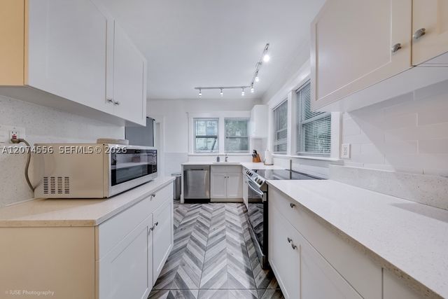 46 NE 43rd St, Miami, FL 33137
