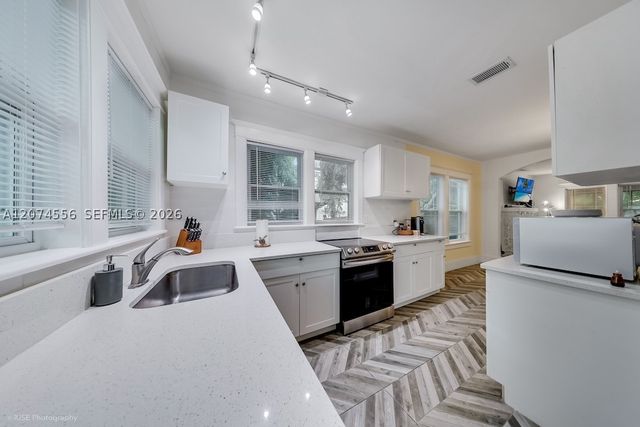 46 NE 43rd St, Miami, FL 33137