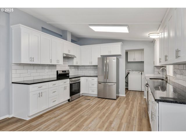 835 Se 1ST Ave 17, Canby, OR 97013