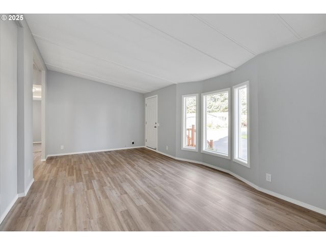 835 Se 1ST Ave 17, Canby, OR 97013