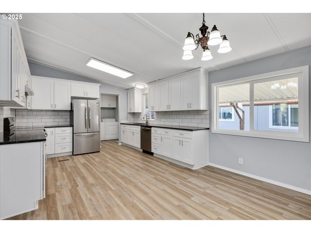 835 Se 1ST Ave 17, Canby, OR 97013