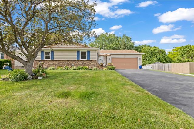 59 Long Wood Drive, Greece, NY 14612