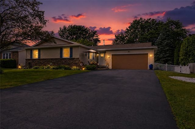 59 Long Wood Drive, Greece, NY 14612