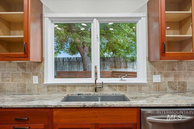 2298 Hillcrest Dr, Twin Falls, ID 83301