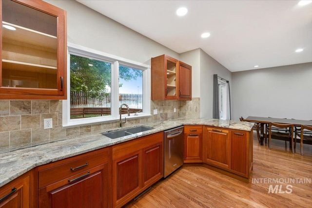 2298 Hillcrest Dr, Twin Falls, ID 83301