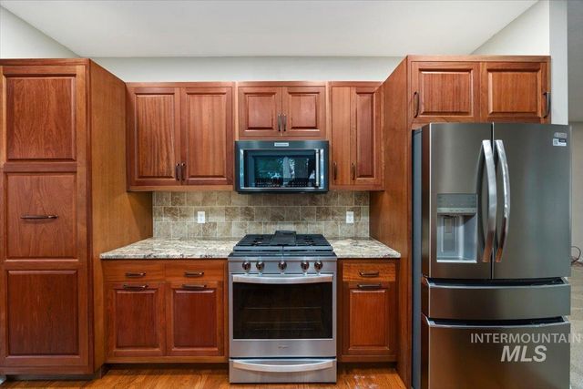 2298 Hillcrest Dr, Twin Falls, ID 83301