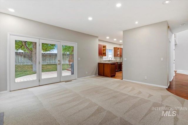 2298 Hillcrest Dr, Twin Falls, ID 83301