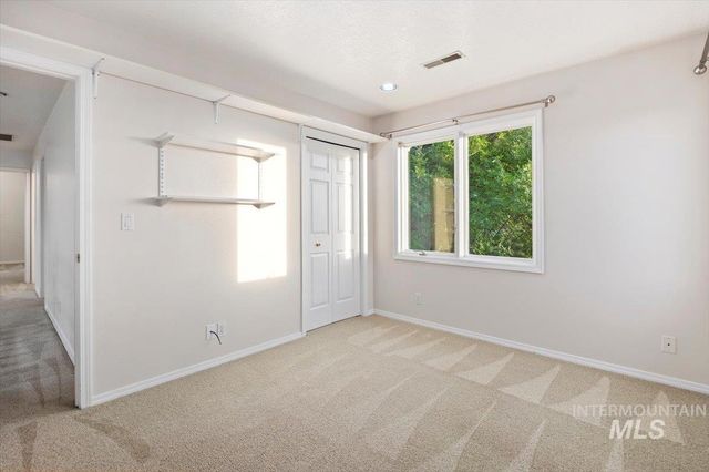 2298 Hillcrest Dr, Twin Falls, ID 83301