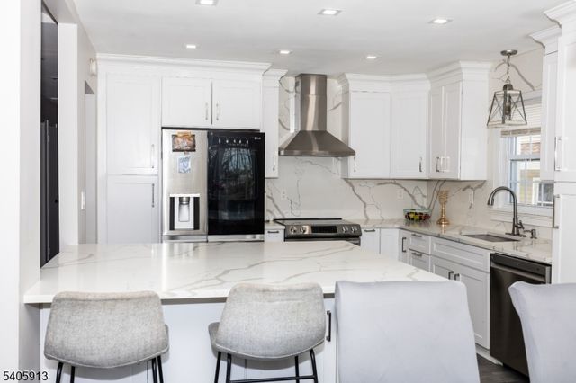 654 Succasunna Rd, Mount Arlington Boro, NJ 07850