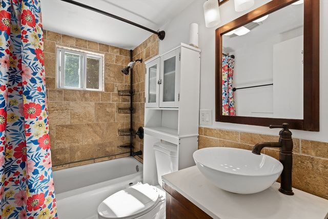 207 Washington St, Leominster, MA 01453