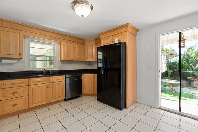 207 Washington St, Leominster, MA 01453