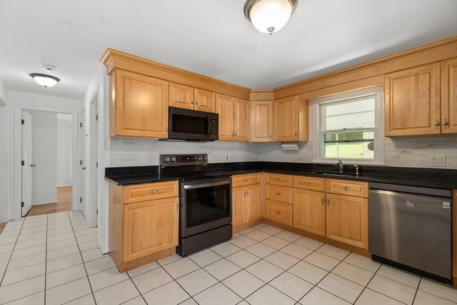 207 Washington St, Leominster, MA 01453