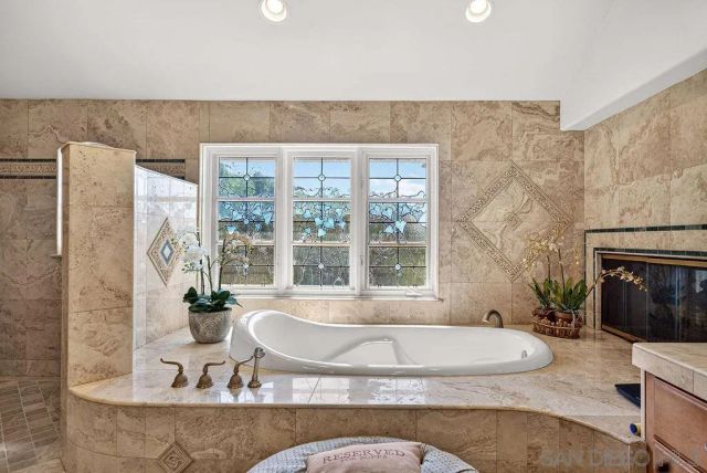 6253 Clubhouse Drive, Rancho Santa Fe, CA 92067