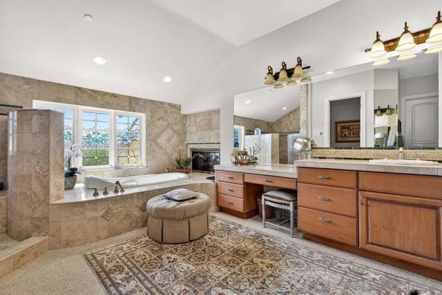 6253 Clubhouse Drive, Rancho Santa Fe, CA 92067