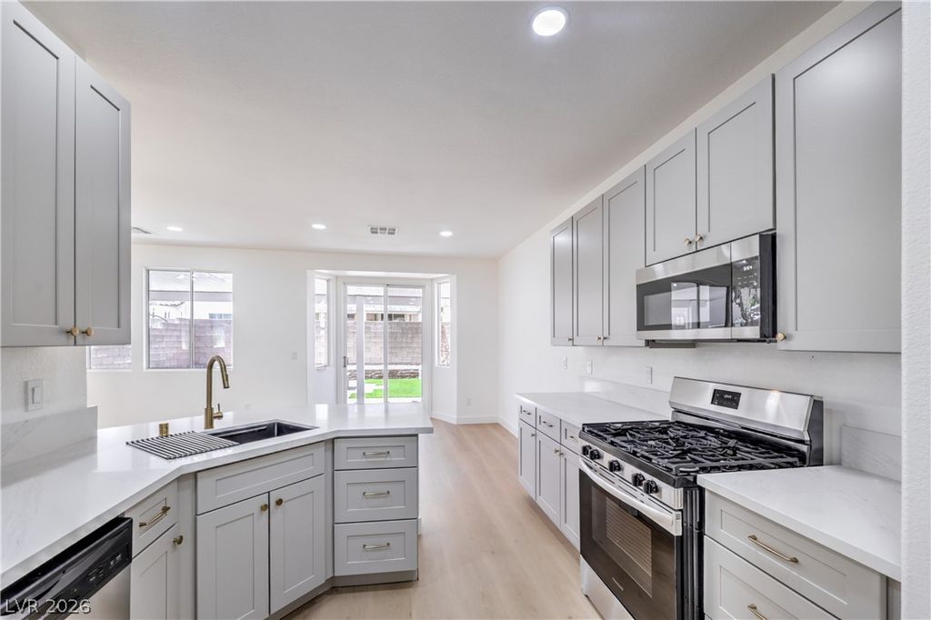 5927 Smokey Quartz Court, Las Vegas, NV 89011 — photo 4