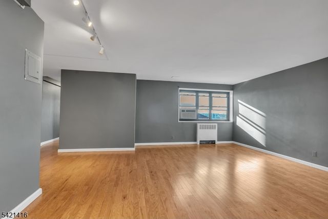 208 Anderson St, Hackensack City, NJ 07601