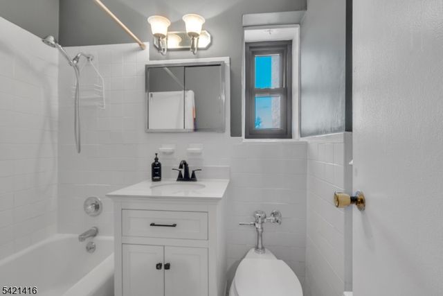 208 Anderson St, Hackensack City, NJ 07601