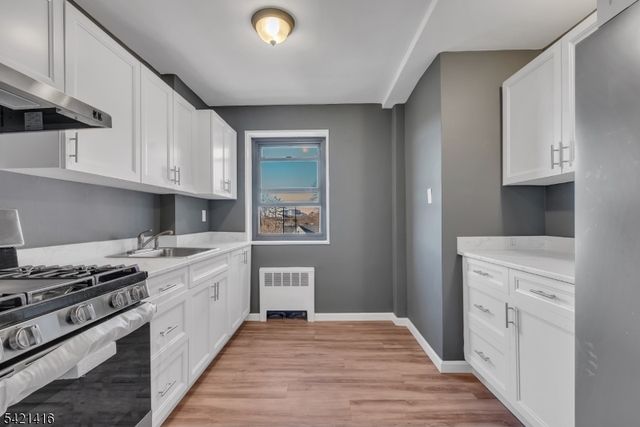 208 Anderson St, Hackensack City, NJ 07601