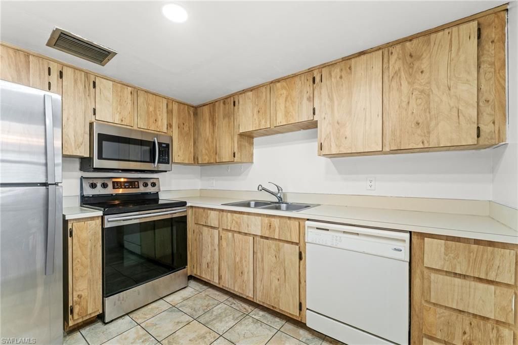 6142 Whiskey Creek DR 611, FORT MYERS, FL 33919 — photo 3