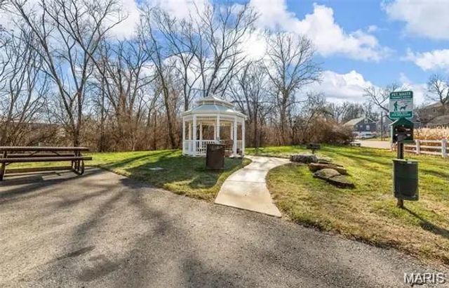 2632 McKnight Crossing Court, Rock Hill, MO 63124