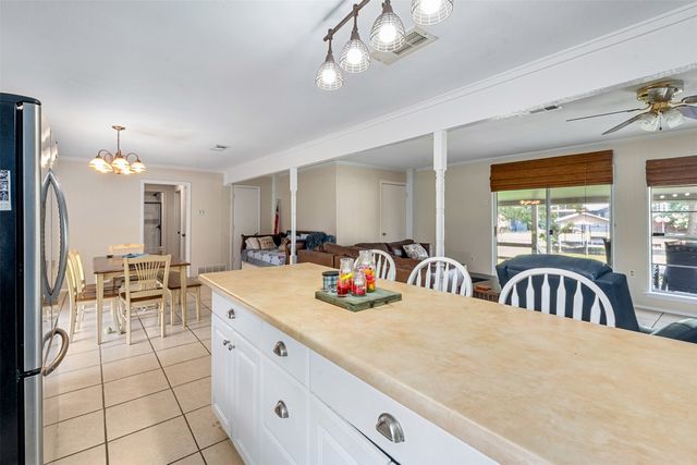 1725 Oak Shore Drive, Tool, TX 75143