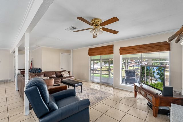 1725 Oak Shore Drive, Tool, TX 75143