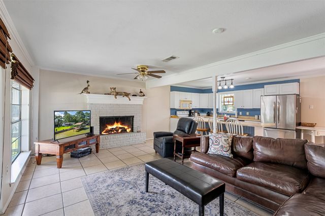 1725 Oak Shore Drive, Tool, TX 75143