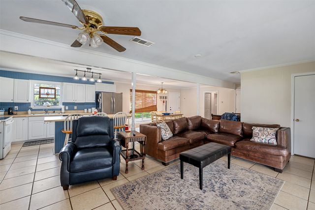 1725 Oak Shore Drive, Tool, TX 75143