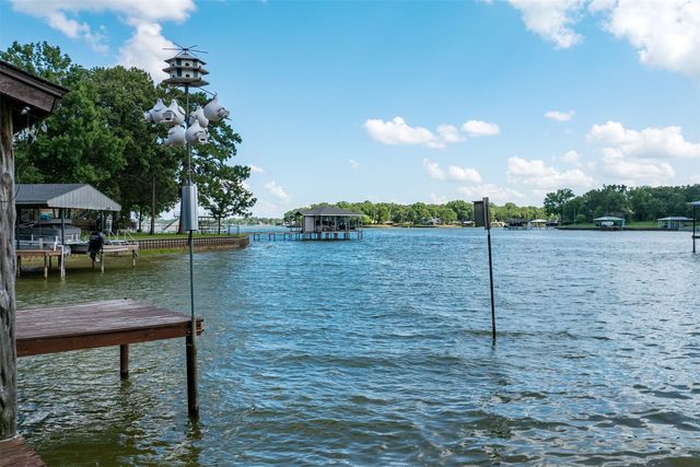 1725 Oak Shore Drive, Tool, TX 75143
