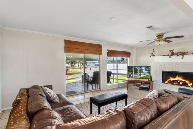 1725 Oak Shore Drive, Tool, TX 75143
