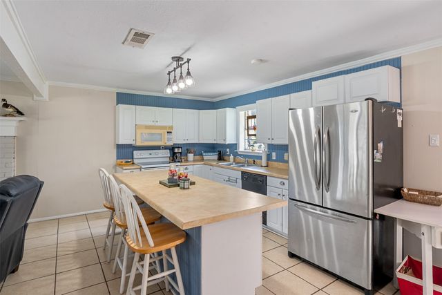1725 Oak Shore Drive, Tool, TX 75143