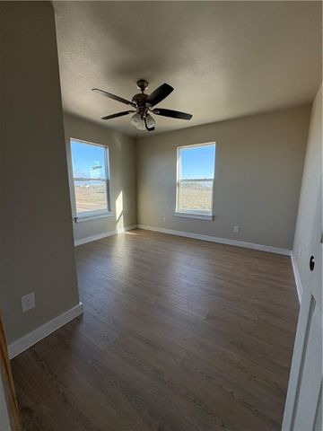 380 West Live Oak Ln, Rockport, TX 78382