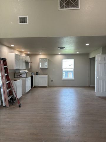 380 West Live Oak Ln, Rockport, TX 78382