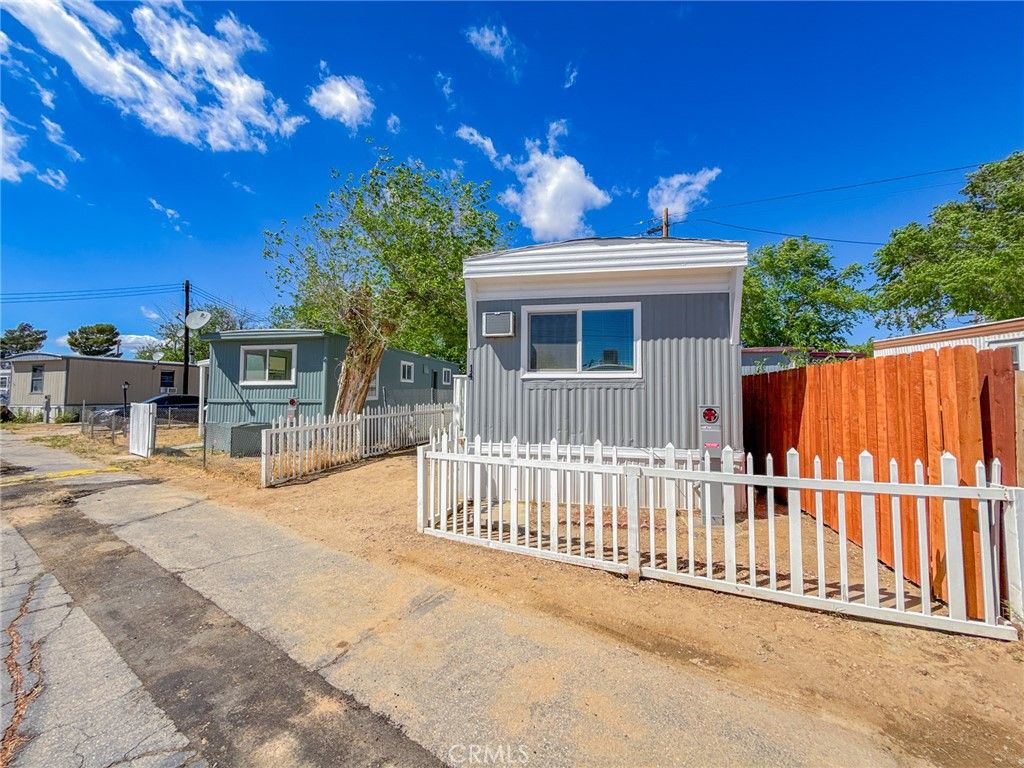 Image 3 of property listing at 1258 W Rosamond Boulevard 14, Rosamond, CA 93560