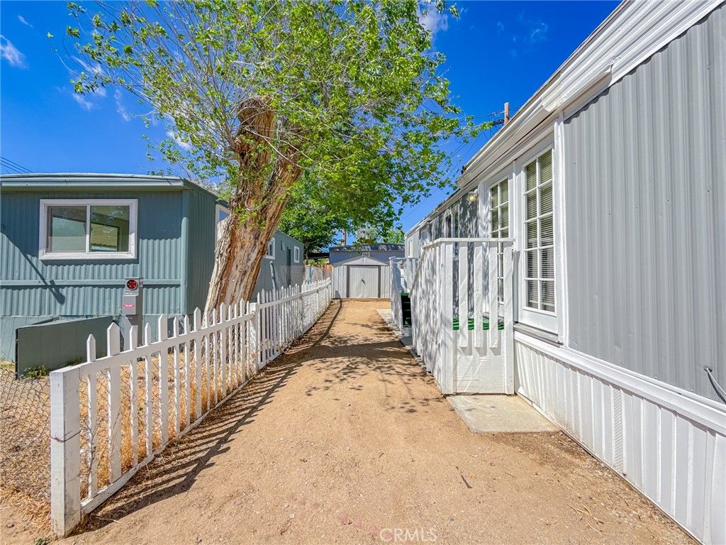 Image 4 of property listing at 1258 W Rosamond Boulevard 14, Rosamond, CA 93560