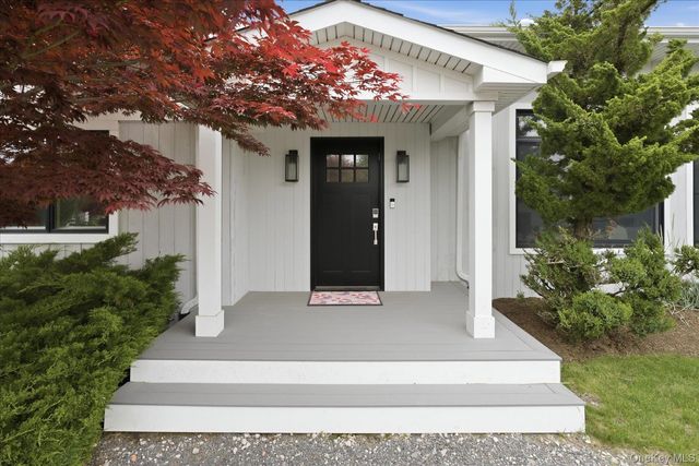 4 Stillwaters Lane, Westhampton Beach, NY 11978
