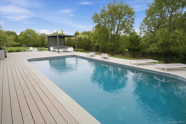 4 Stillwaters Lane, Westhampton Beach, NY 11978