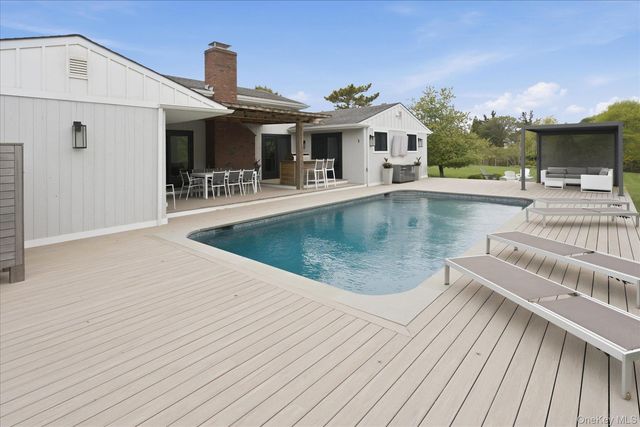 4 Stillwaters Lane, Westhampton Beach, NY 11978