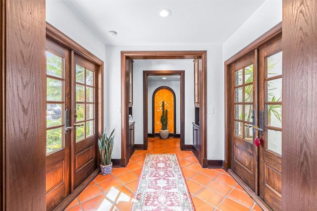 61 LADOGA AVENUE, Tampa, FL 33606