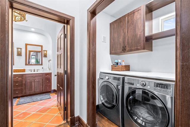 61 LADOGA AVENUE, Tampa, FL 33606