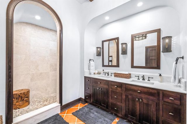 61 LADOGA AVENUE, Tampa, FL 33606