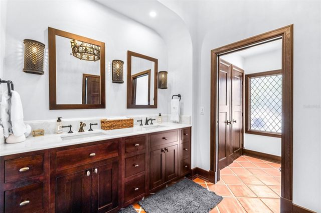 61 LADOGA AVENUE, Tampa, FL 33606