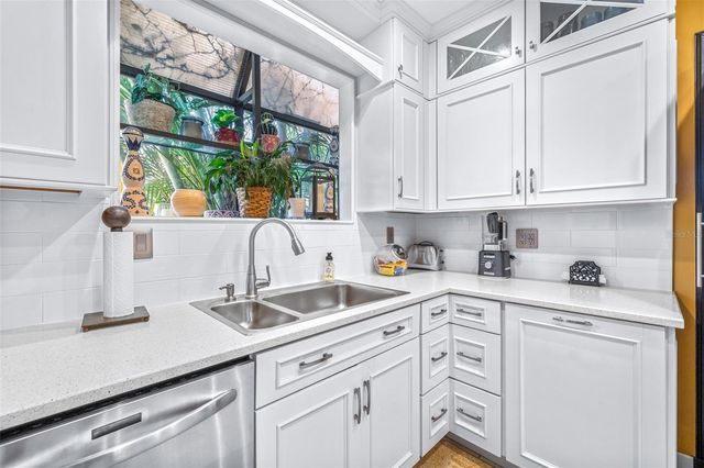 61 LADOGA AVENUE, Tampa, FL 33606