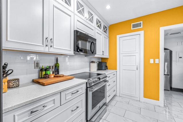 61 LADOGA AVENUE, Tampa, FL 33606