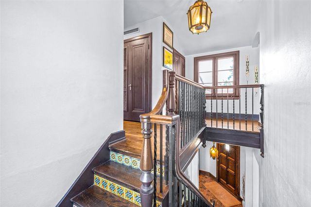 61 LADOGA AVENUE, Tampa, FL 33606